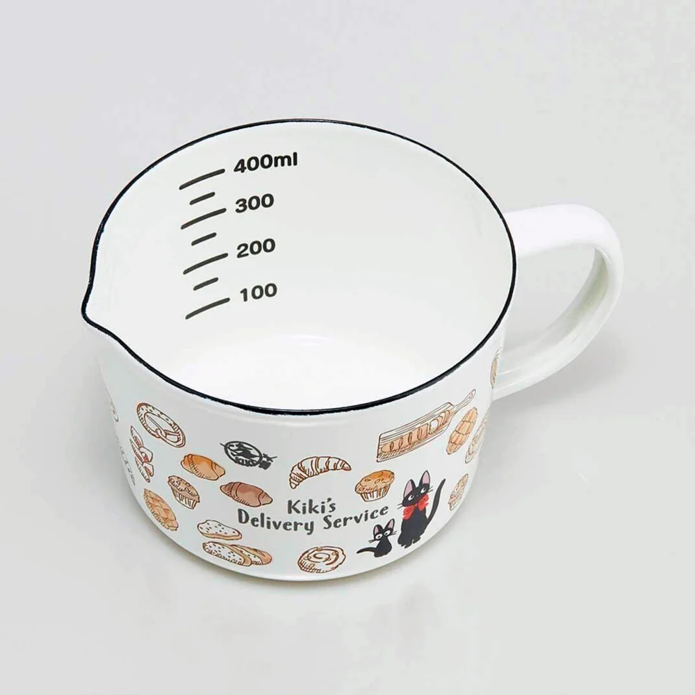 NICKY, LA APRENDIZ DE BRUJA - TAZA MEDIDORA ESMALTADA "JIJI EN LA PANADERÍA" - Imagen 3