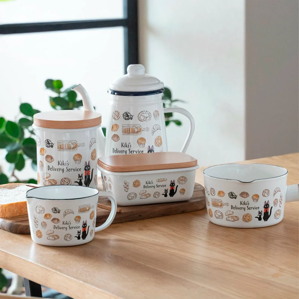NICKY, LA APRENDIZ DE BRUJA - TAZA MEDIDORA ESMALTADA "JIJI EN LA PANADERÍA" - Imagen 5